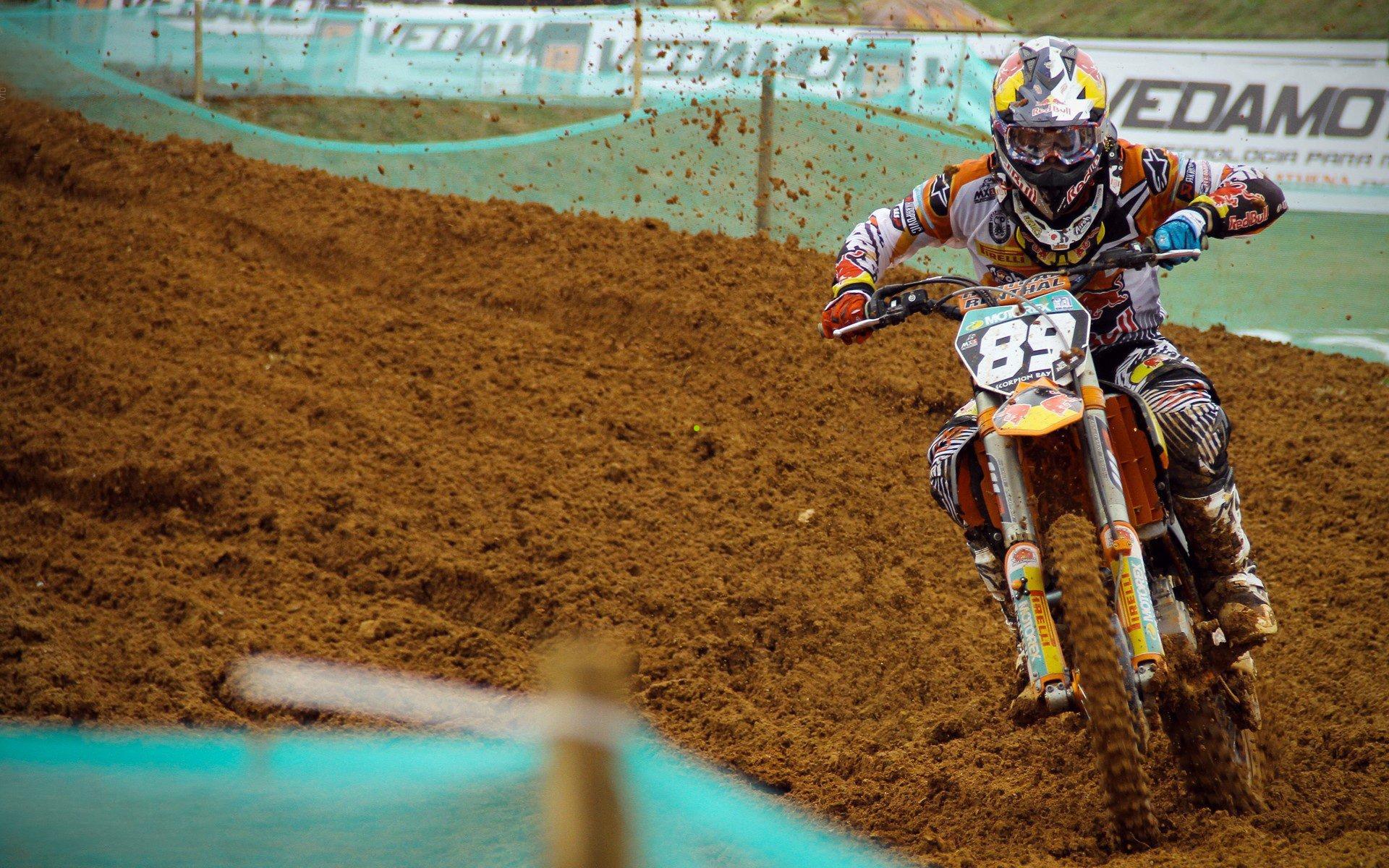 詹姆斯前三节贡献16分13篮板全面数据 湖人队赛事紧张进行